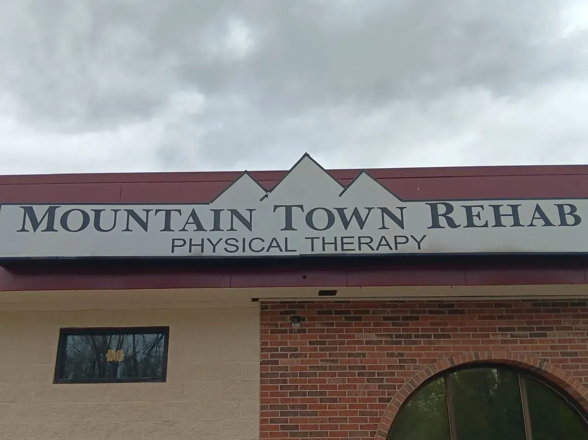 Mountain Town Rehab clinic sign in Mt. Pleasant, MI